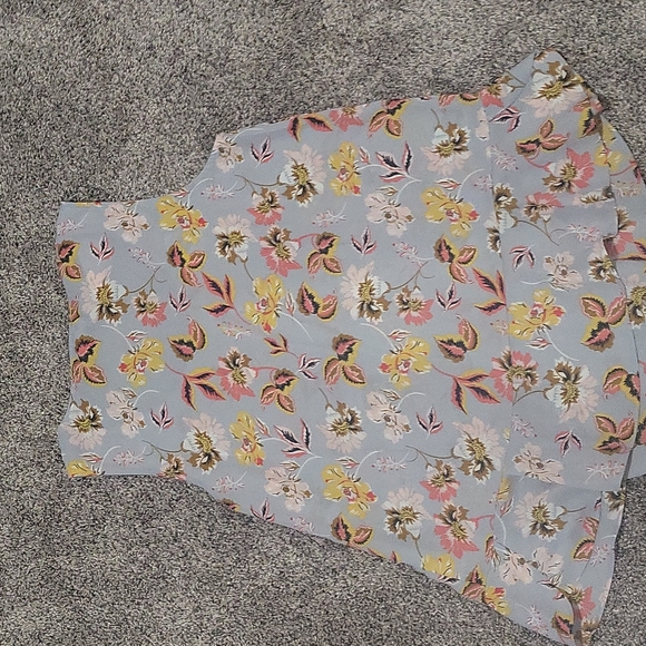 Top - Picture 2 of 2